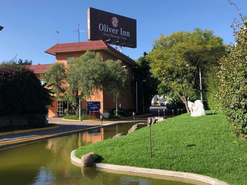 Oliver - Tlanepantla Hotel